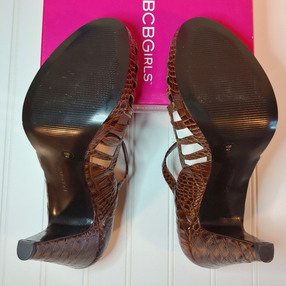 BCBGirls NWOT Teah Croc Embossed Brown Leather Open Toe Platform Heels size 10 - Picture 4 of 7